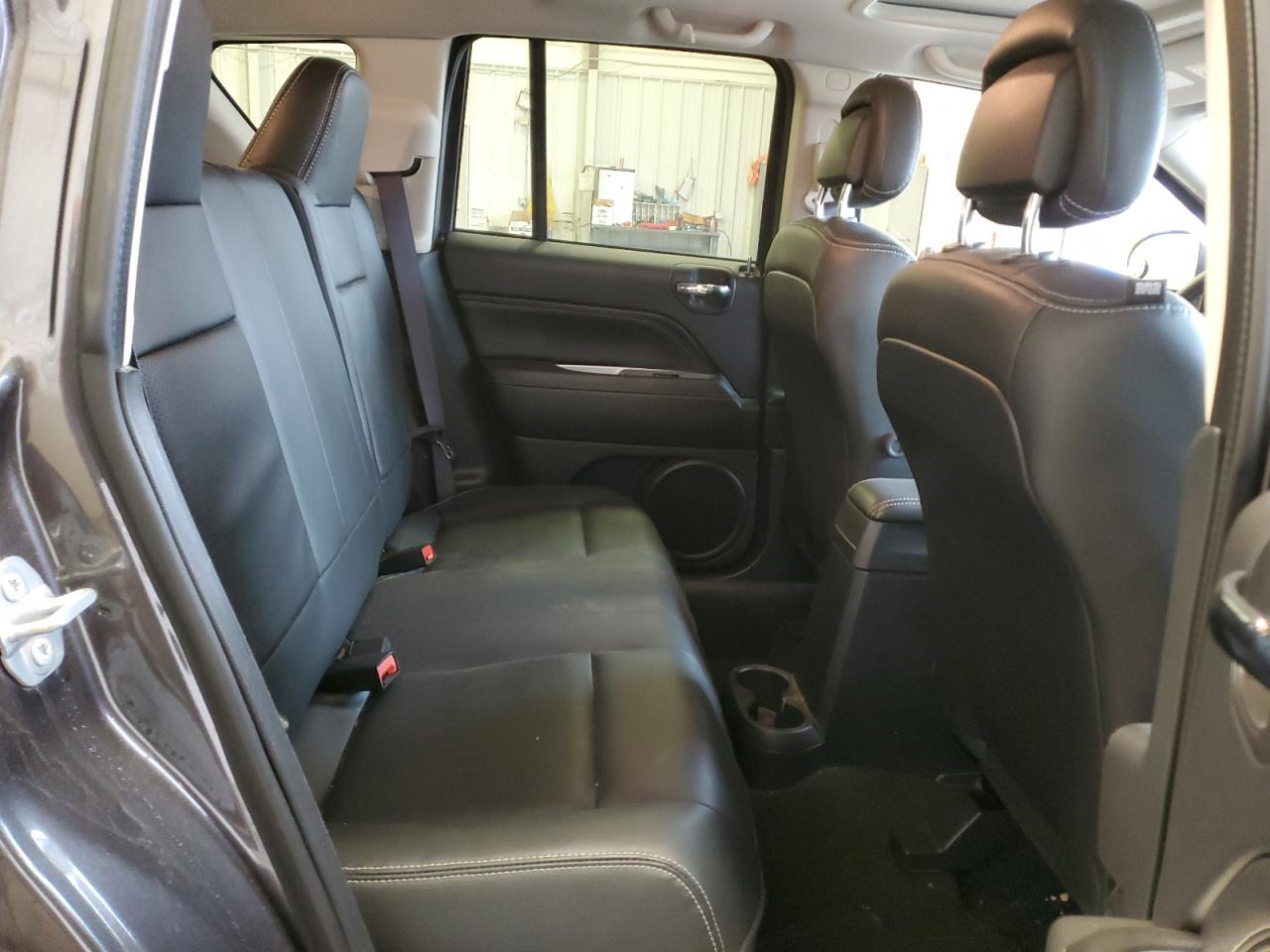 2016 Jeep Compass - Image 11