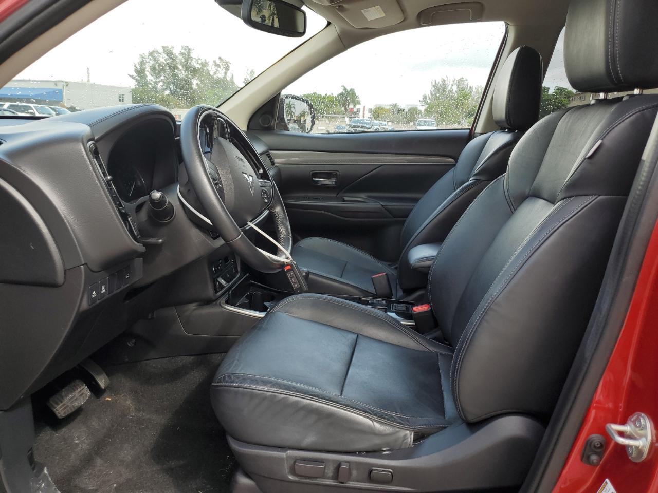 2020 Mitsubishi Outlander - Image 7