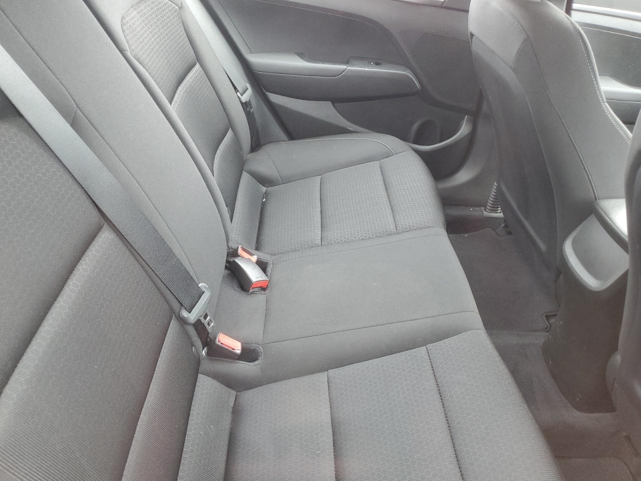 2018 Hyundai Elantra - Image 10