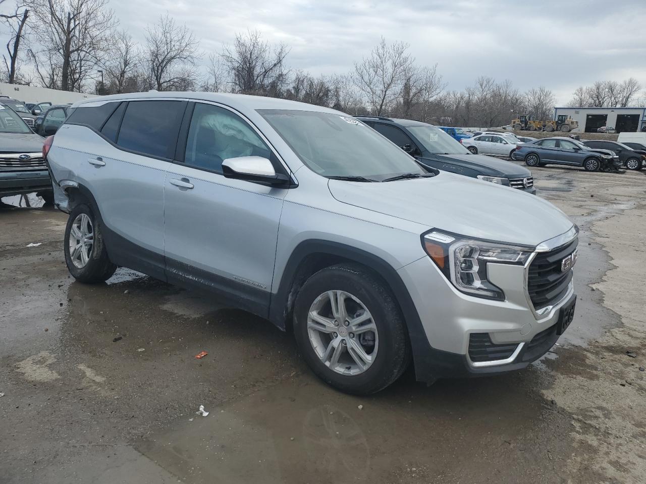 2022 GMC Terrain - Image 4