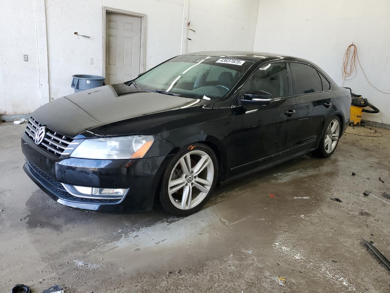 2014 Volkswagen Passat - Image 1