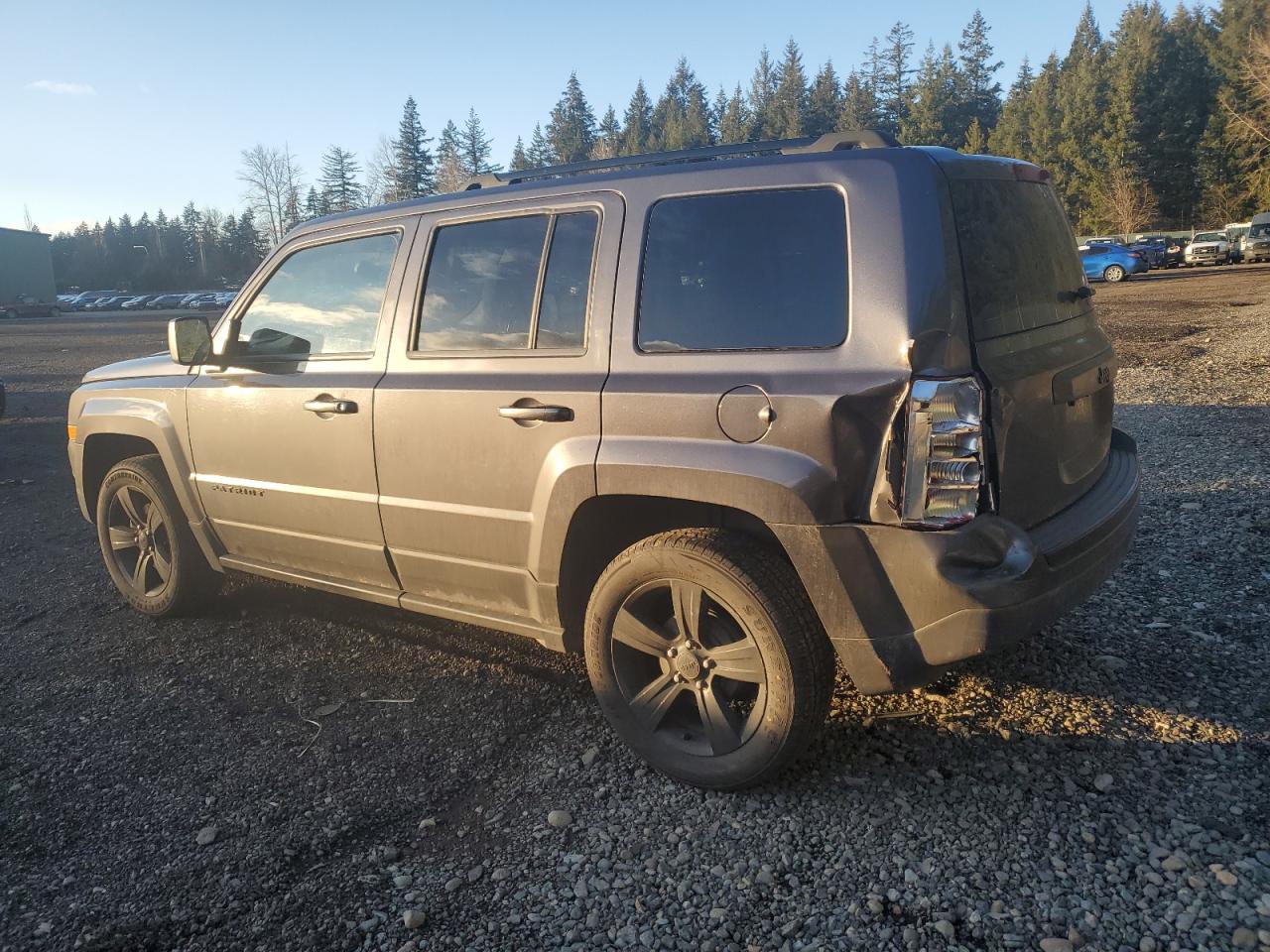 2015 Jeep Liberty (Patriot) - Image 2