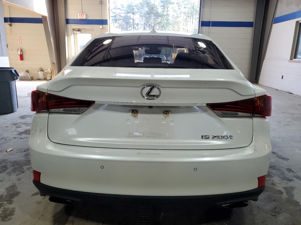 2017 Lexus IS - Image 6