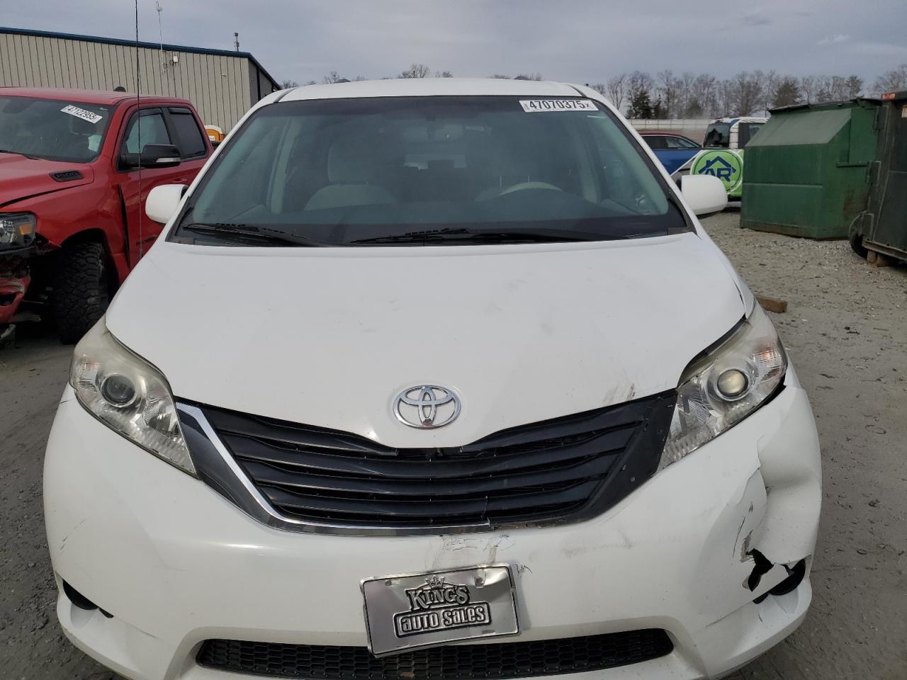 2013 Toyota Sienna - Image 5