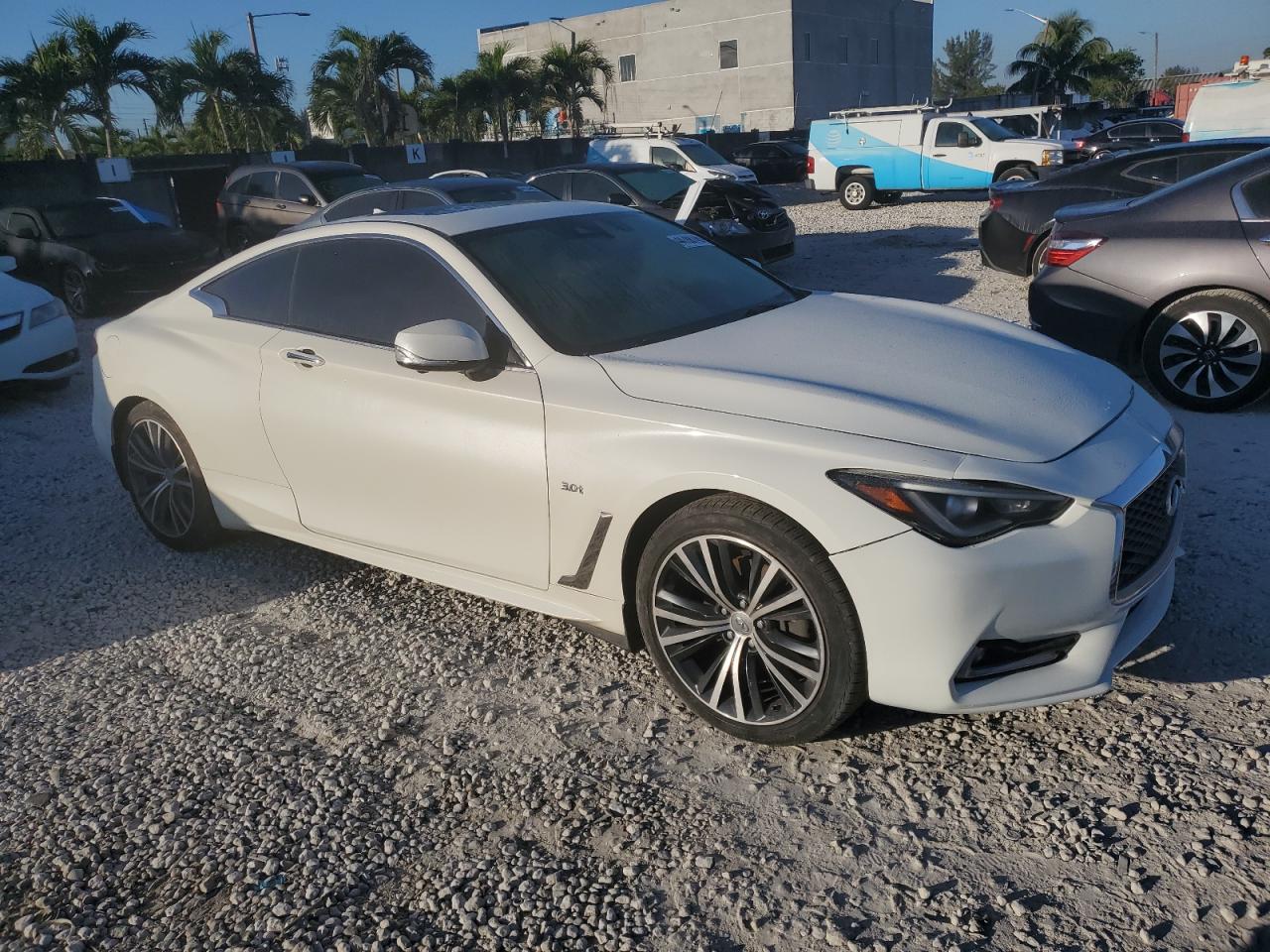 2017 Infiniti Q60 - Image 4