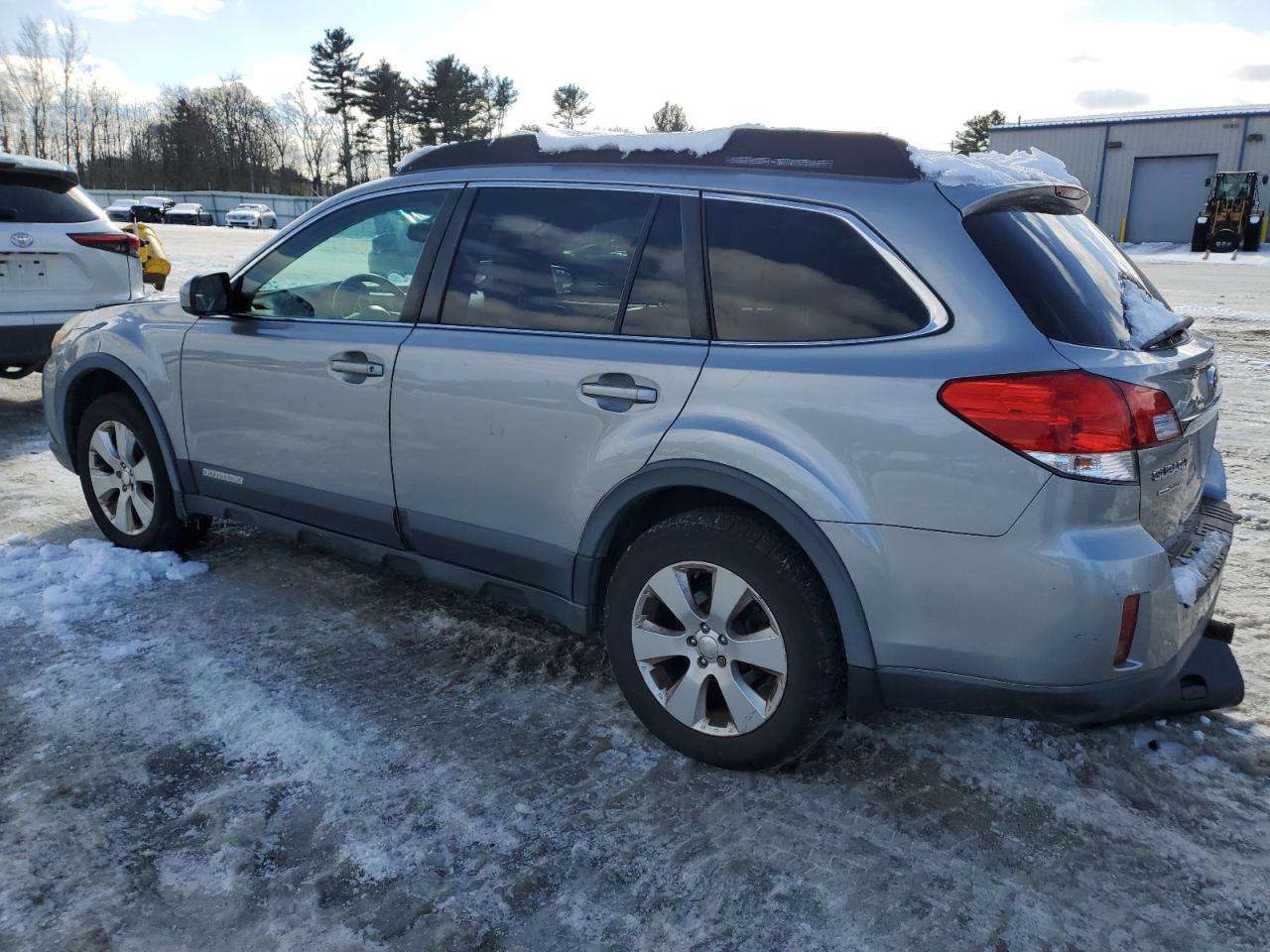 2011 Subaru Outback - Image 2