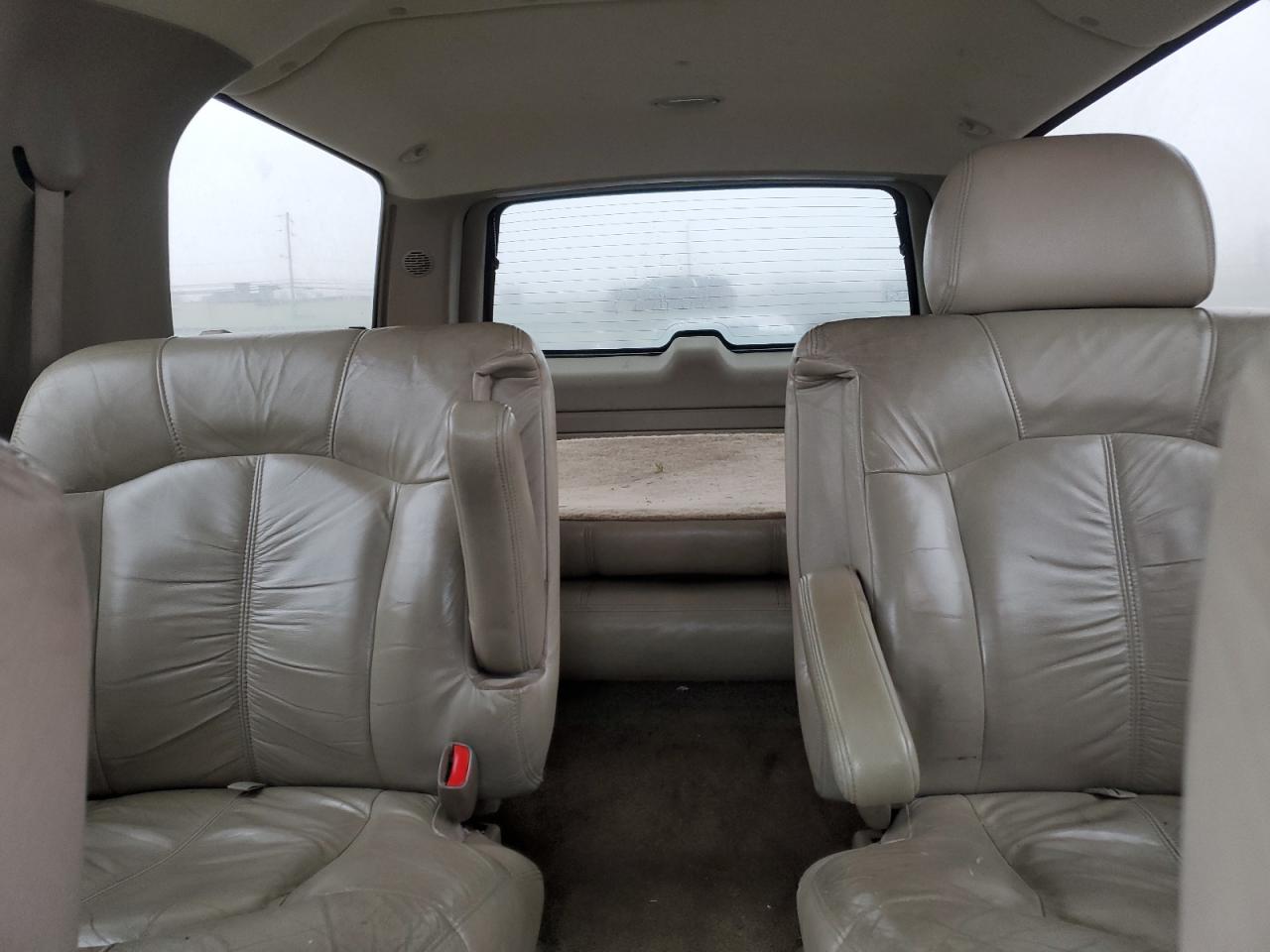 2002 Chevrolet Suburban - Image 10