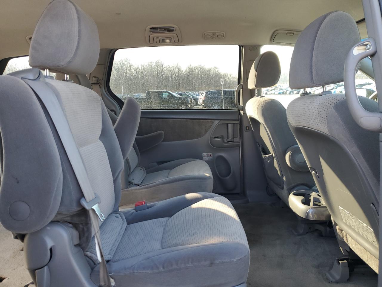 2010 Toyota Sienna - Image 11