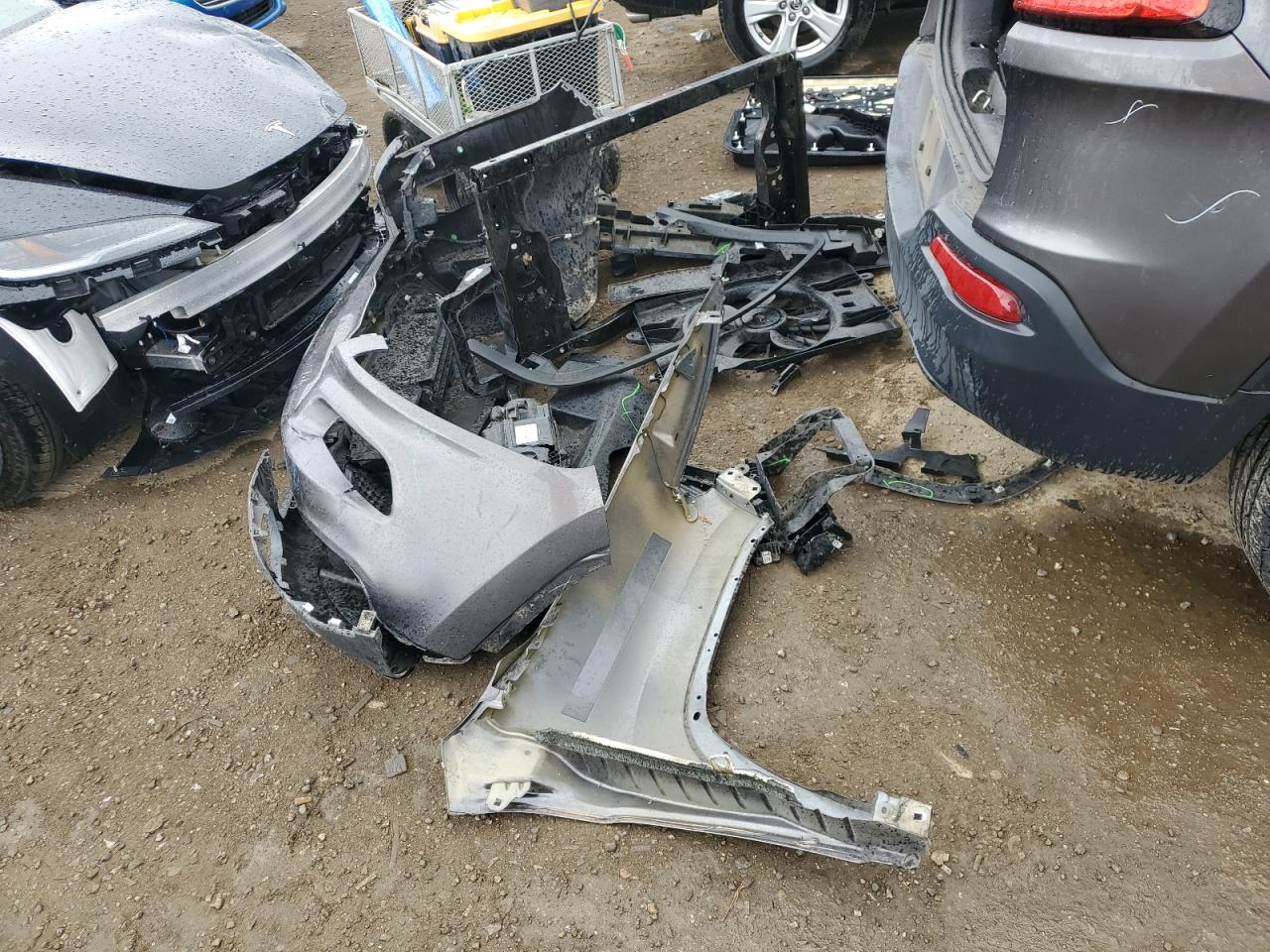 2014 Jeep Grand Cherokee - Image 13