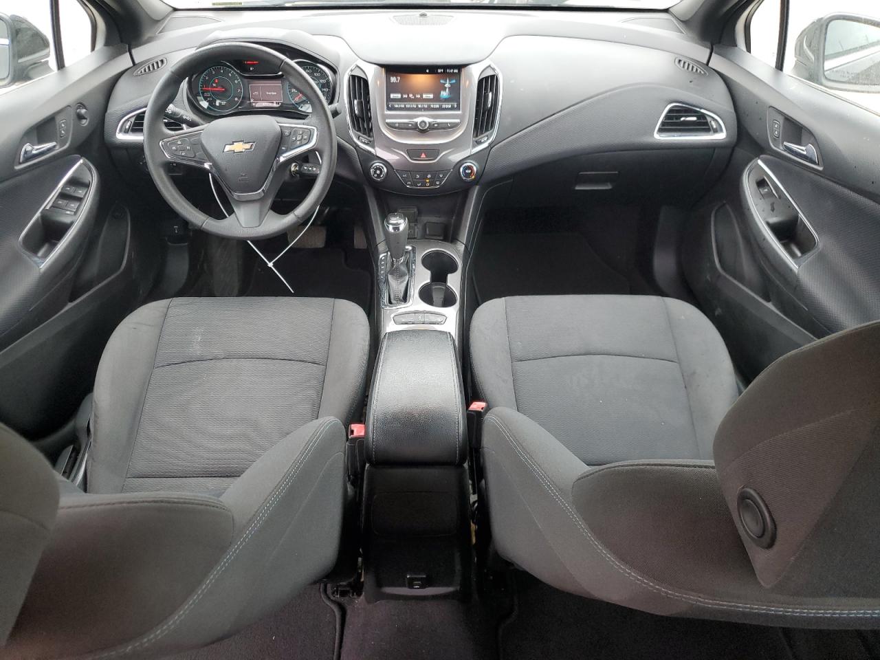 2018 Chevrolet Cruze - Image 8