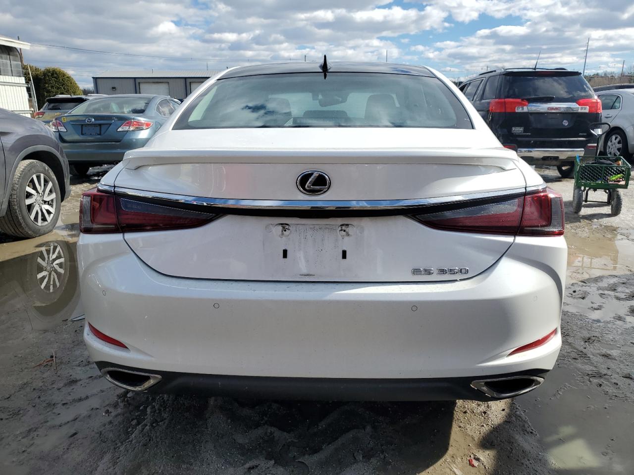 2023 Lexus ES - Image 6