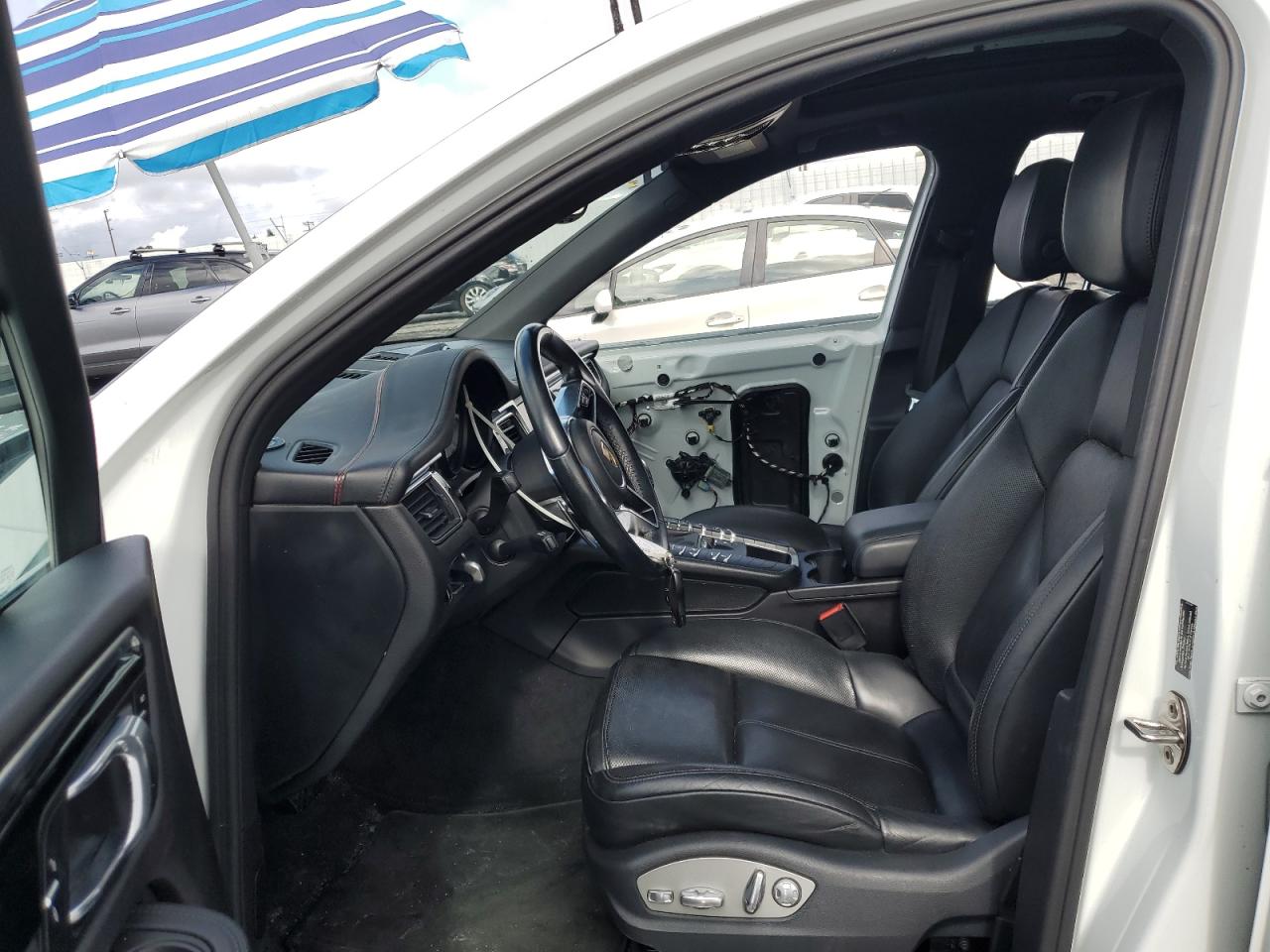 2016 Porsche Macan - Image 7