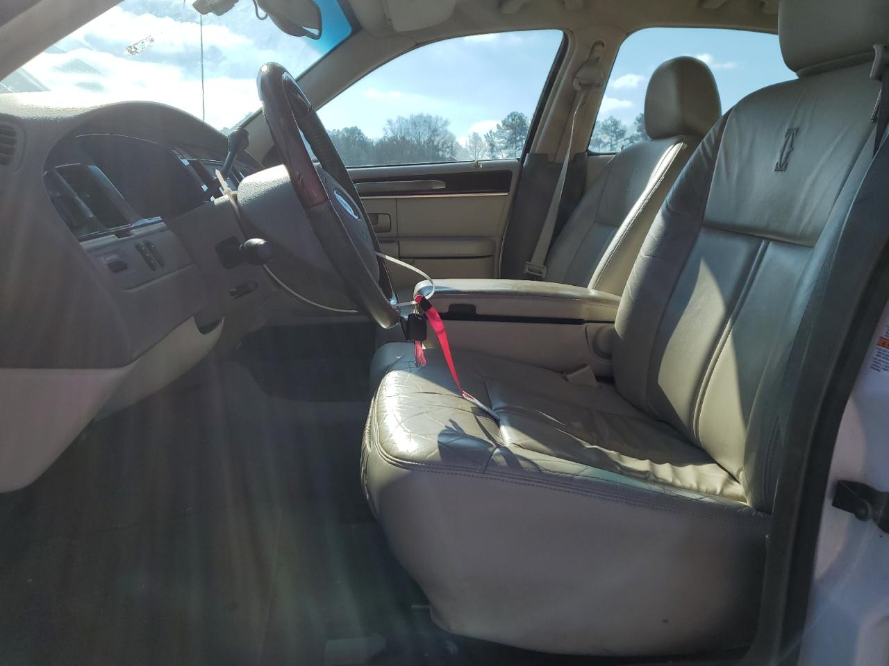 2003 Lincoln Town Car - Image 7