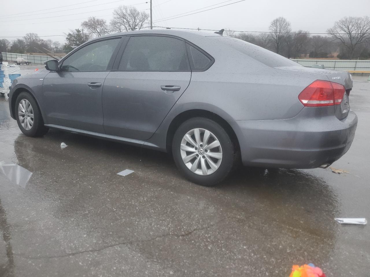 2015 Volkswagen Passat - Image 2