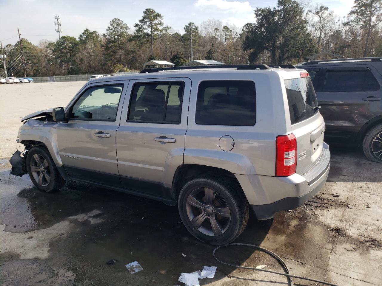 2015 Jeep Liberty (Patriot) - Image 2