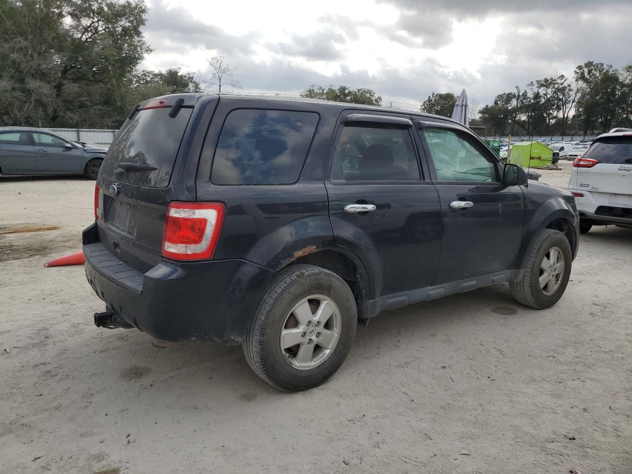 2011 Ford Escape - Image 3