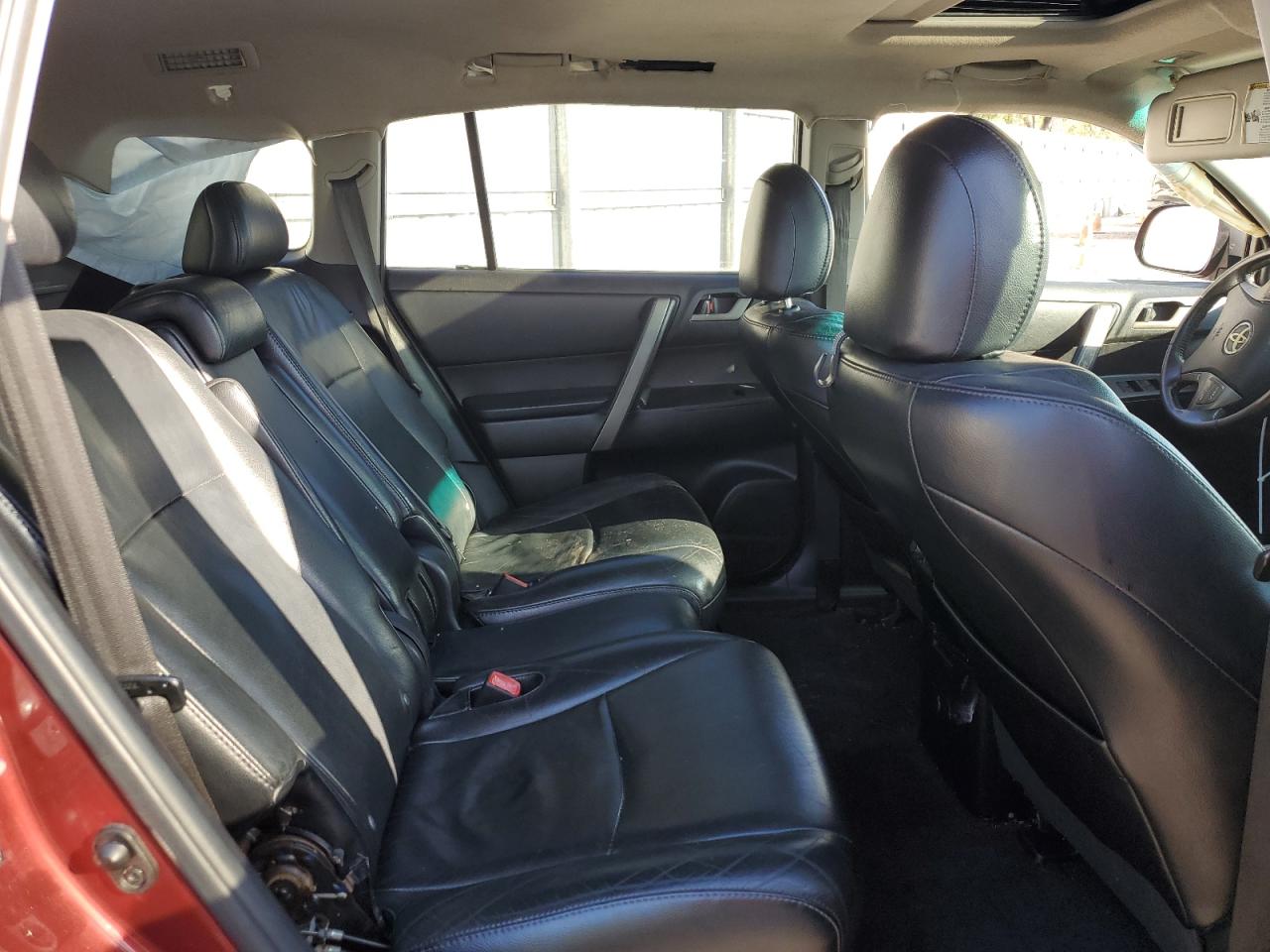 2010 Toyota Highlander - Image 12