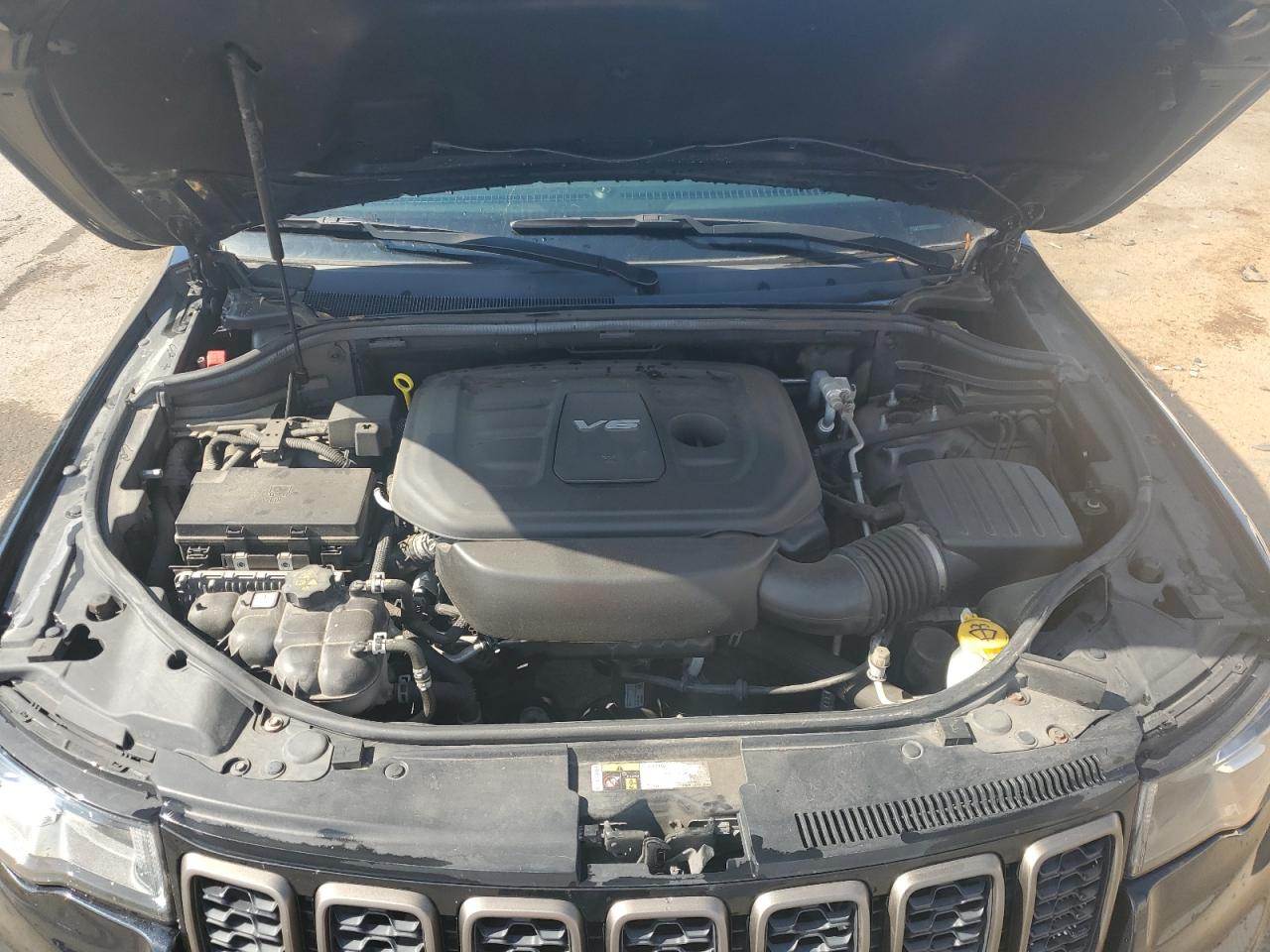 2016 Jeep Grand Cherokee - Image 12
