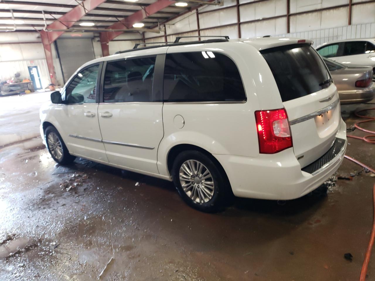 2015 Chrysler Town & Country - Image 2