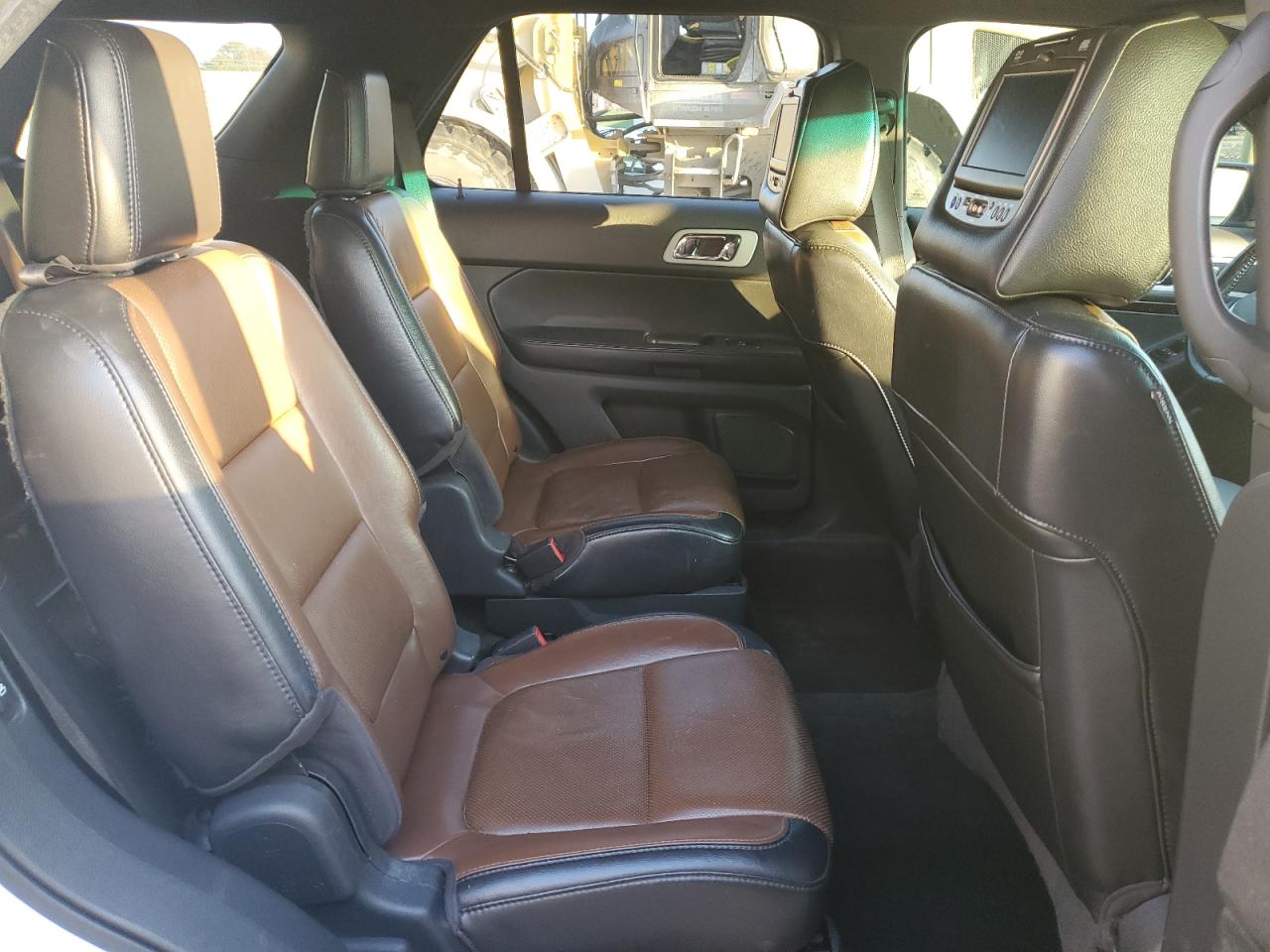 2011 Ford Explorer - Image 11
