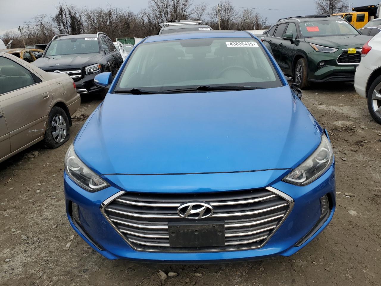 2017 Hyundai Elantra - Image 5