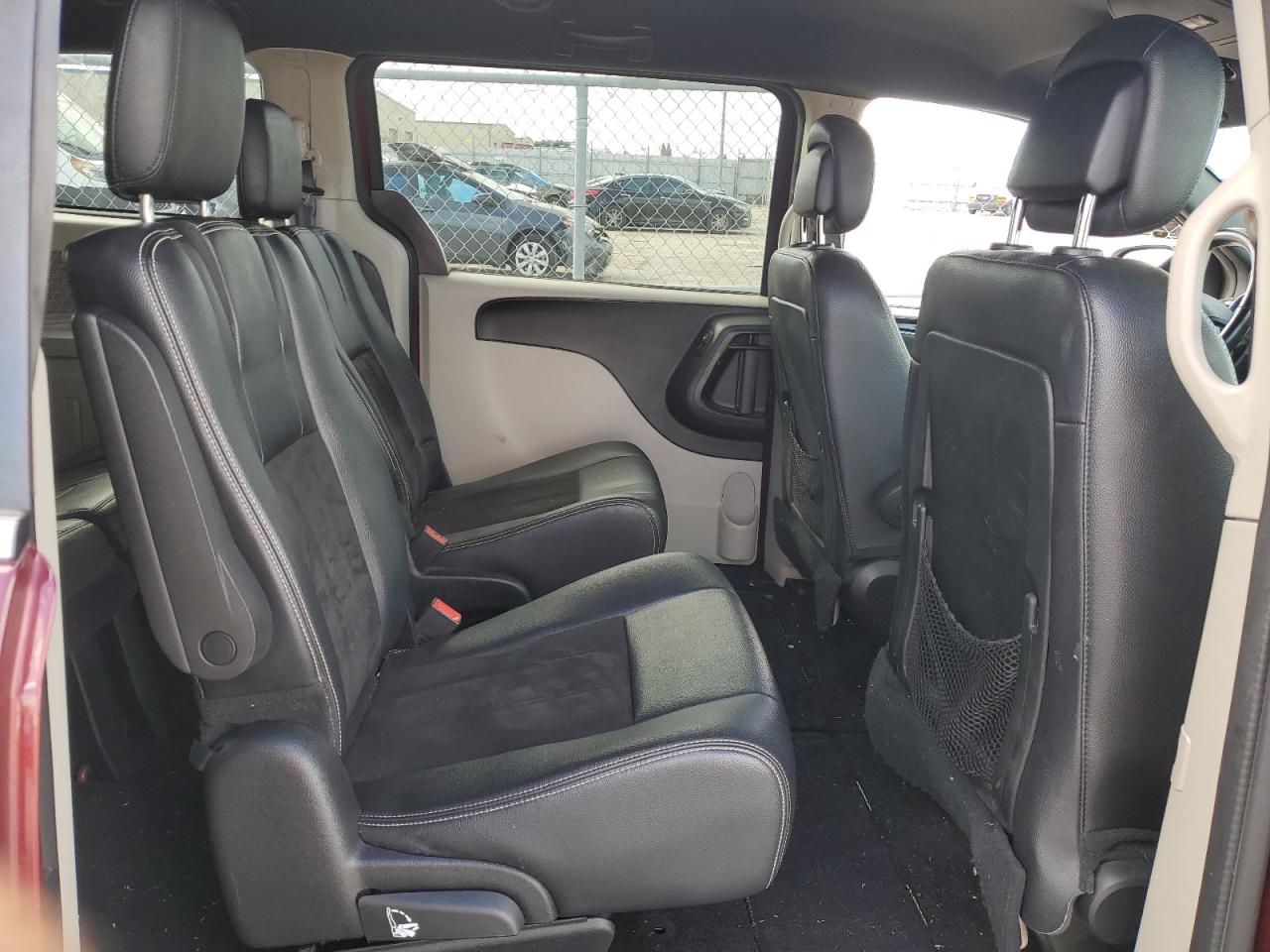 2019 Dodge Caravan - Image 11