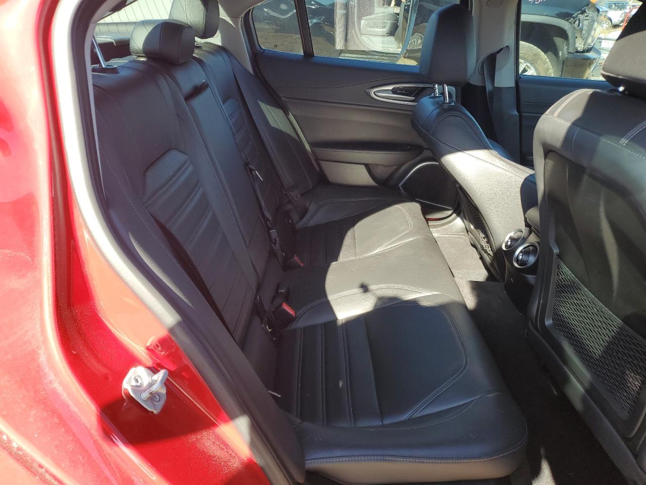 2018 Alfa Romeo Giulia - Image 10