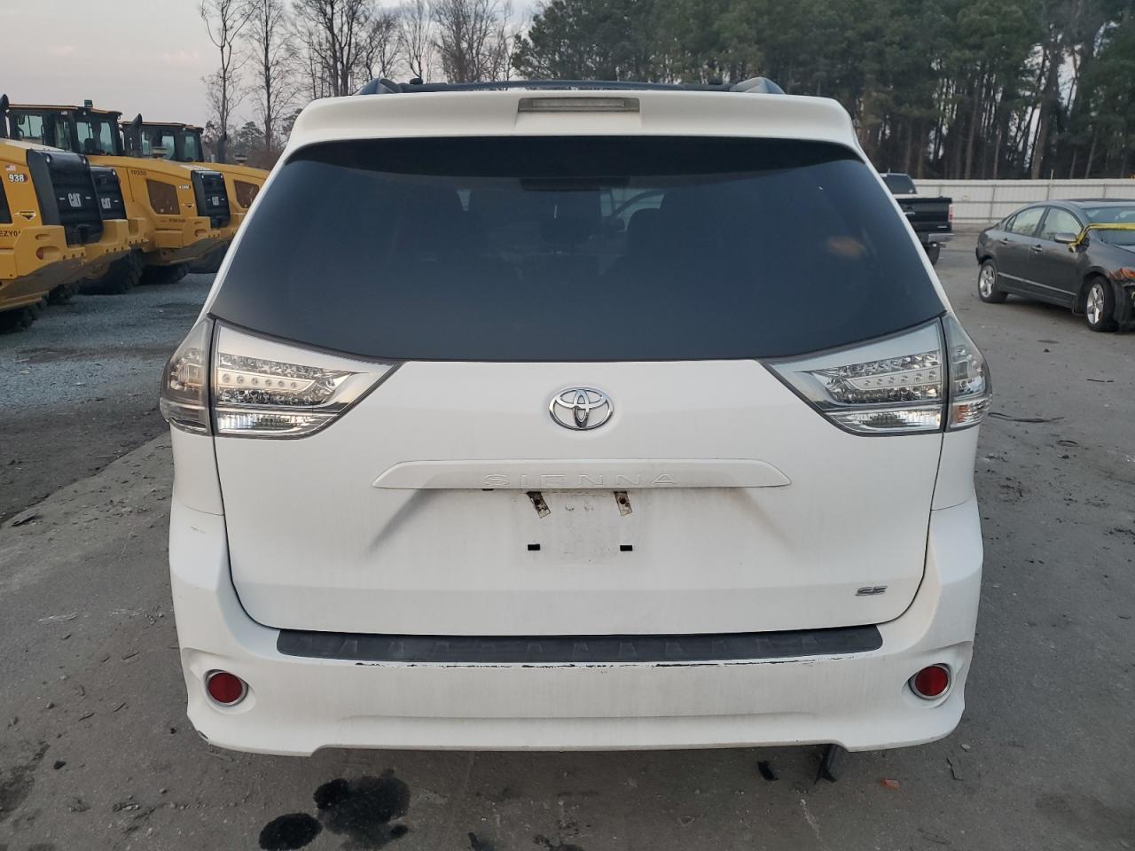 2011 Toyota Sienna - Image 6