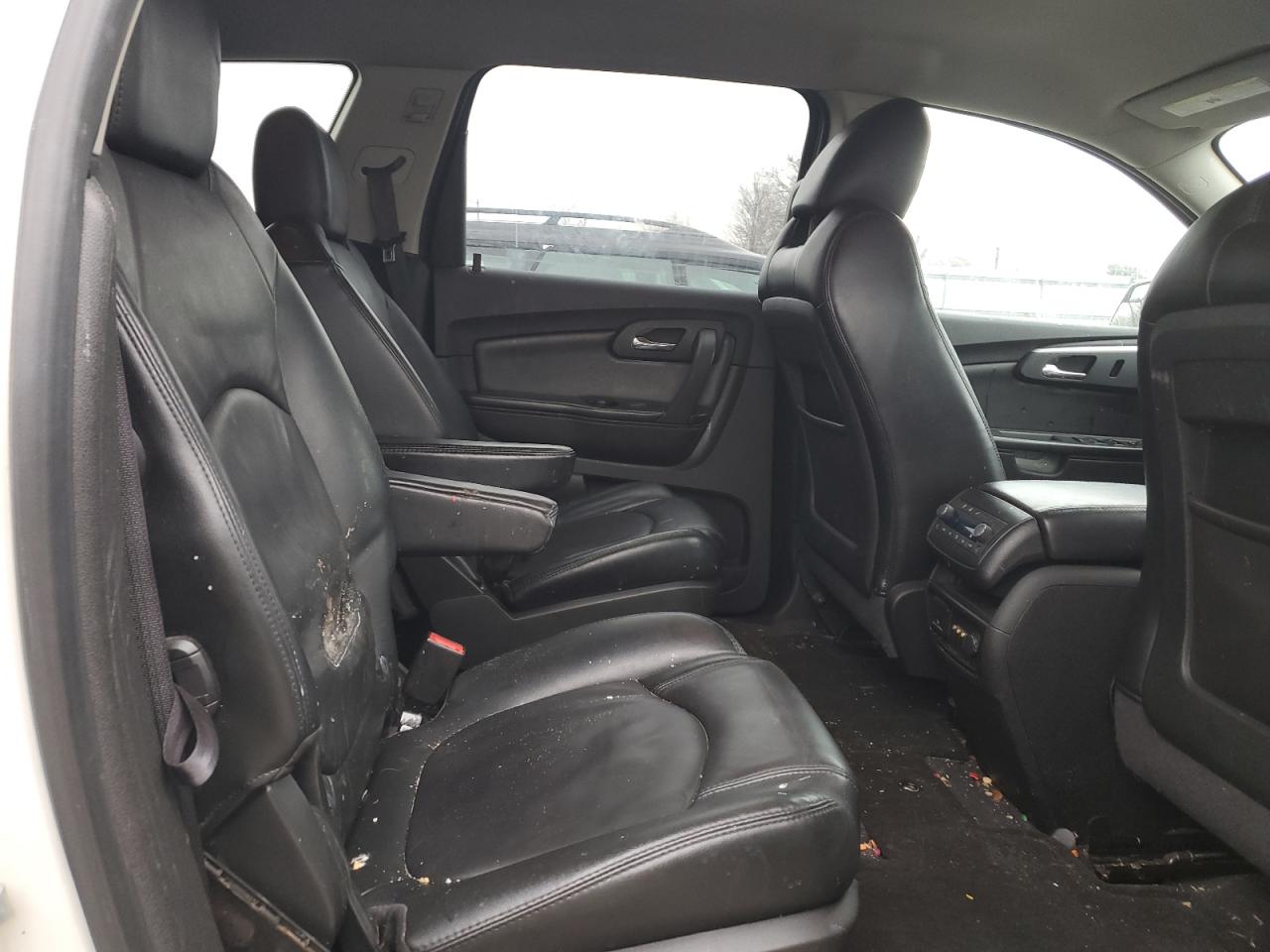 2011 Chevrolet Traverse - Image 12