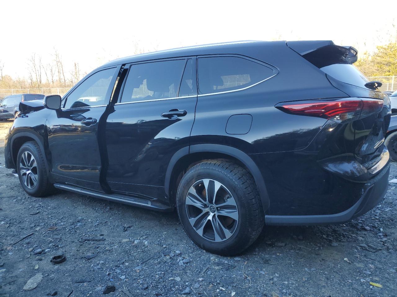 2021 Toyota Highlander - Image 2