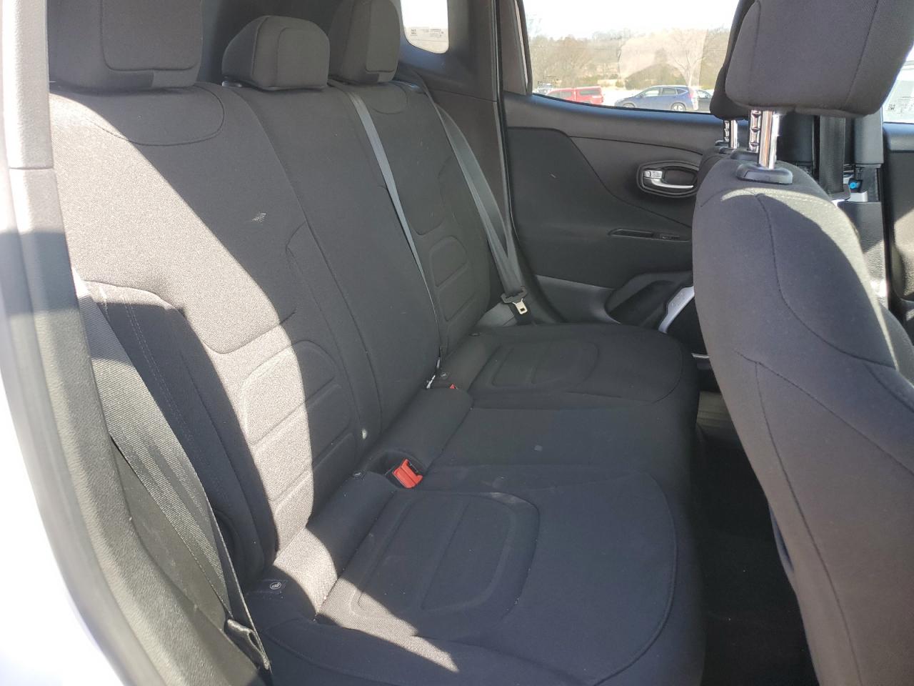 2018 Jeep Renegade - Image 11