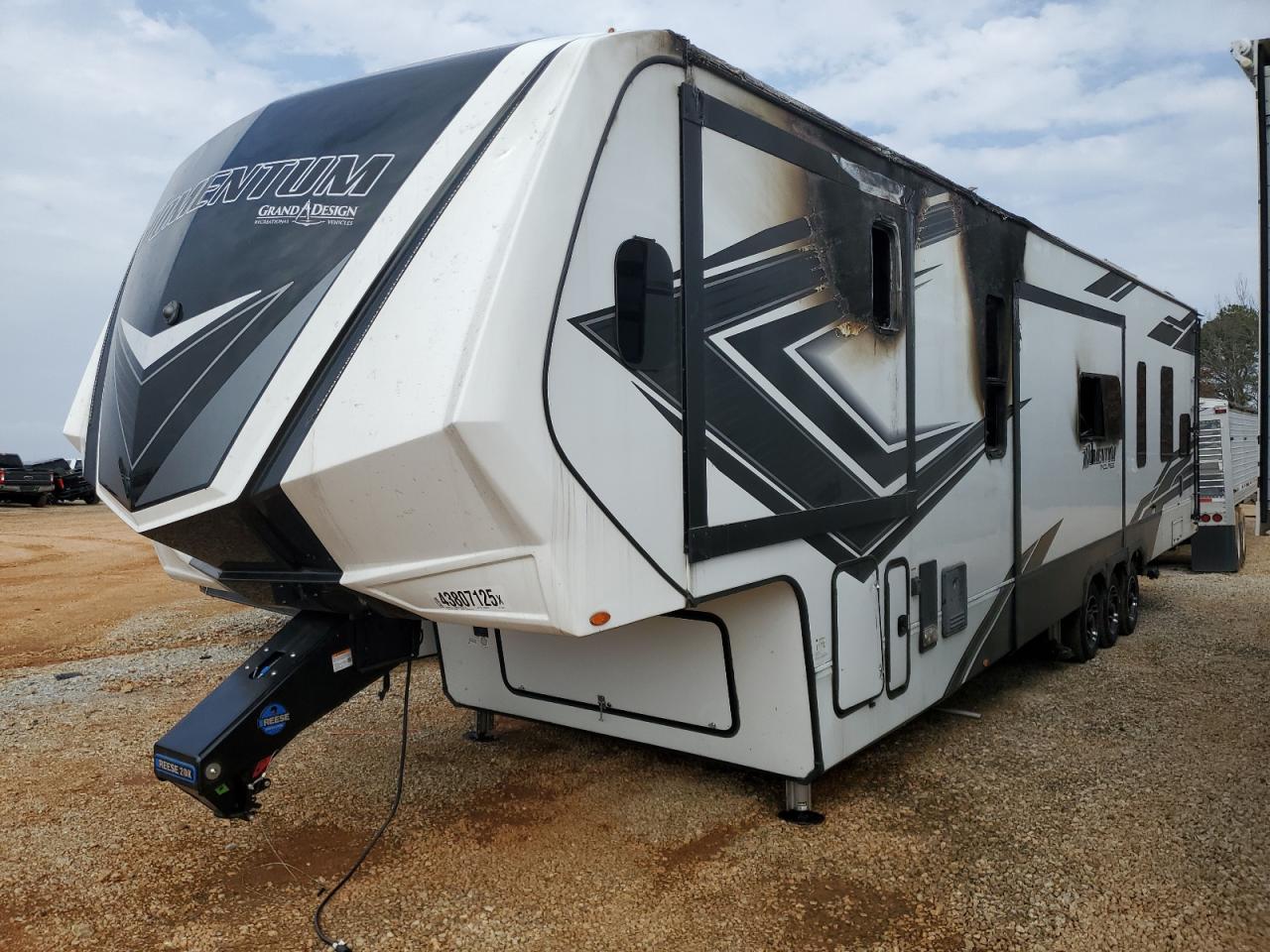 573FM4633RBB01523 GRAN MOMENTUM 2024