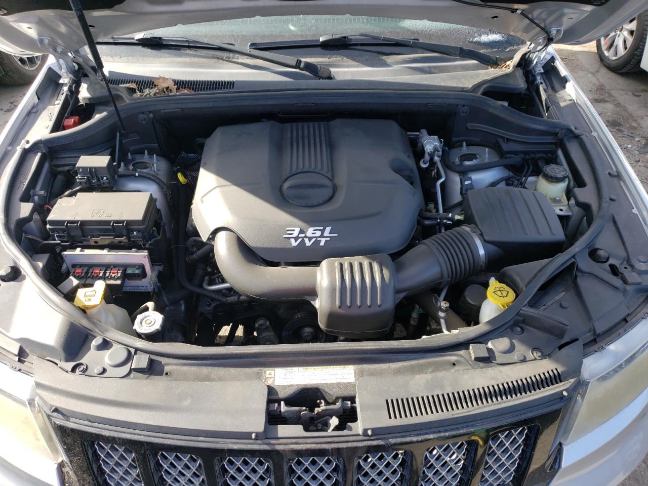 2012 Jeep Grand Cherokee - Image 12