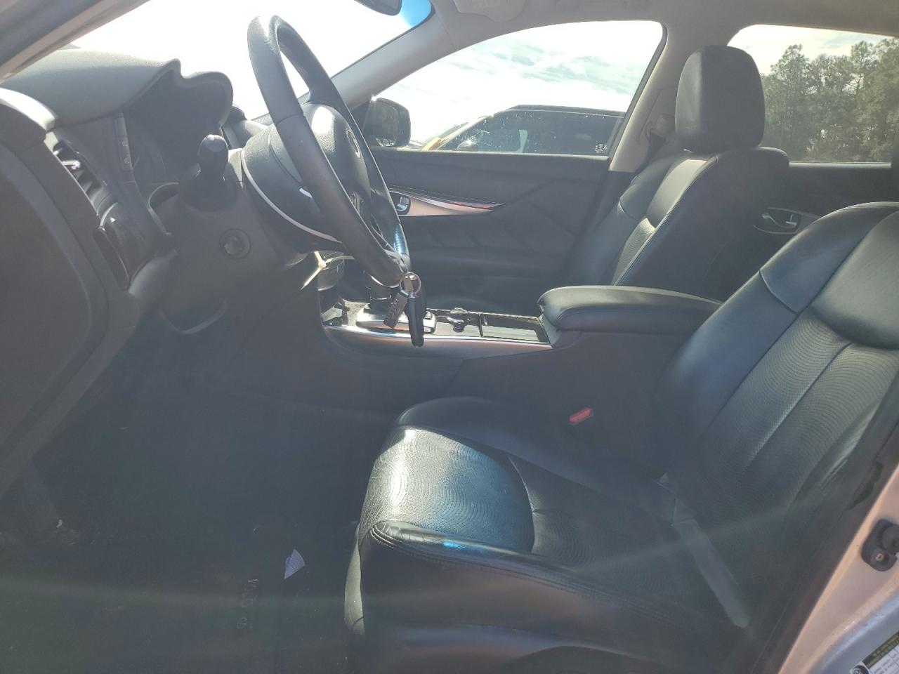 2015 Infiniti Q70 - Image 7