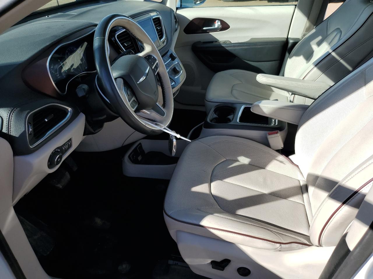 2018 Chrysler Pacifica - Image 7