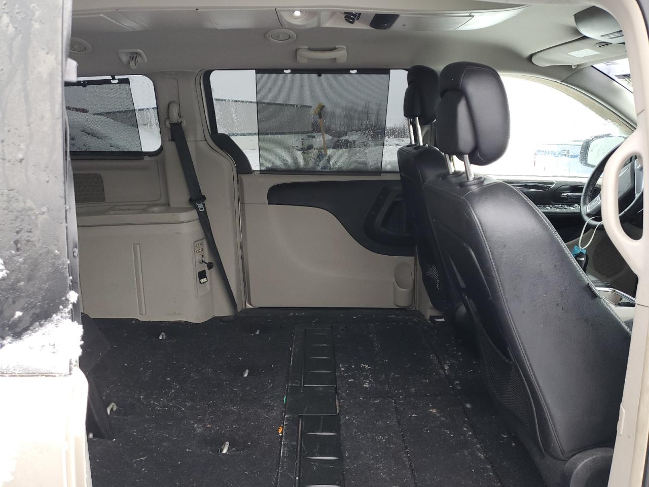 2012 Chrysler Town & Country - Image 11