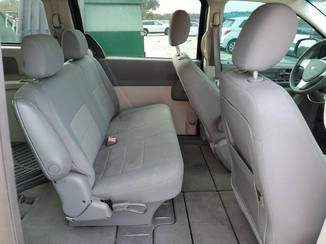 2008 Dodge Caravan - Image 11