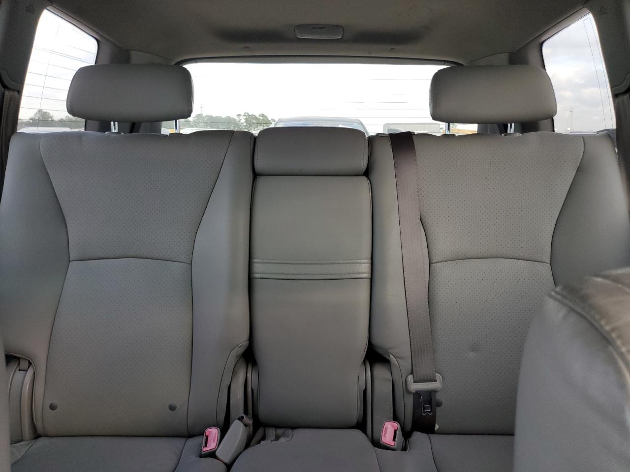 2005 Toyota Highlander - Image 10