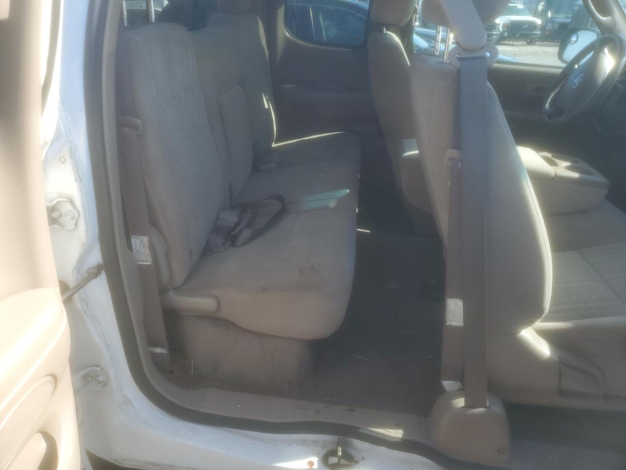 2004 Toyota Tundra - Image 10
