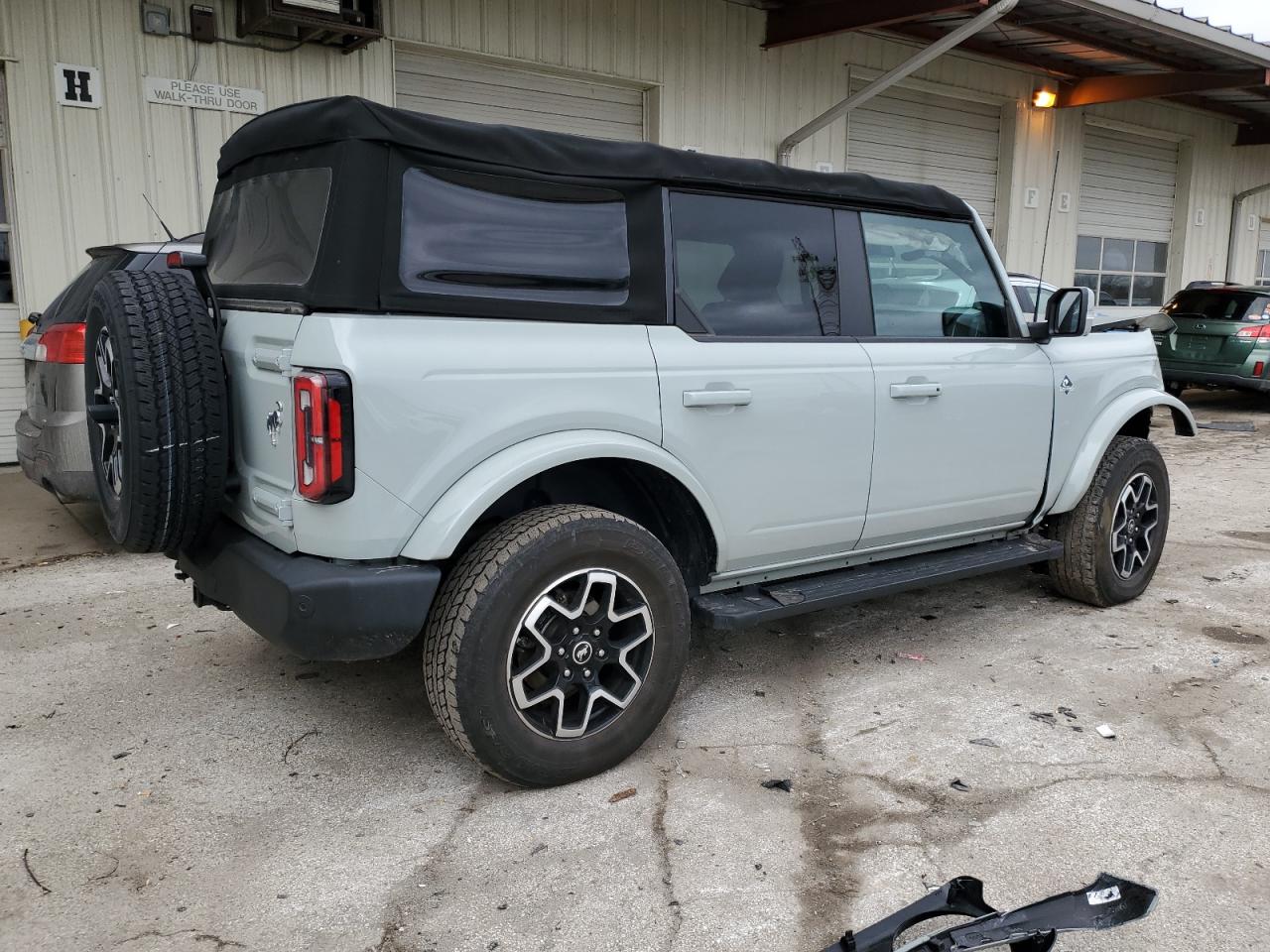 2022 Ford Bronco - Image 3