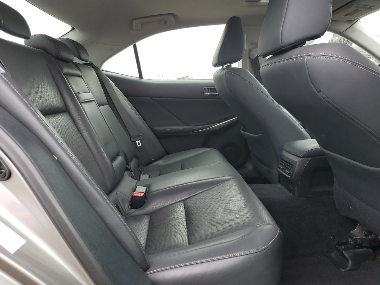 2016 Lexus IS - Image 10