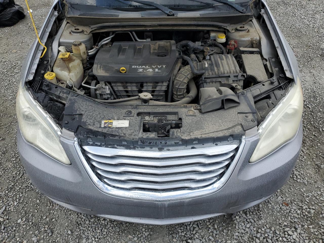 2014 Chrysler 200 - Image 11