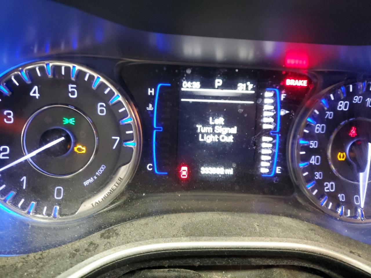 2015 Chrysler 200 - Image 9
