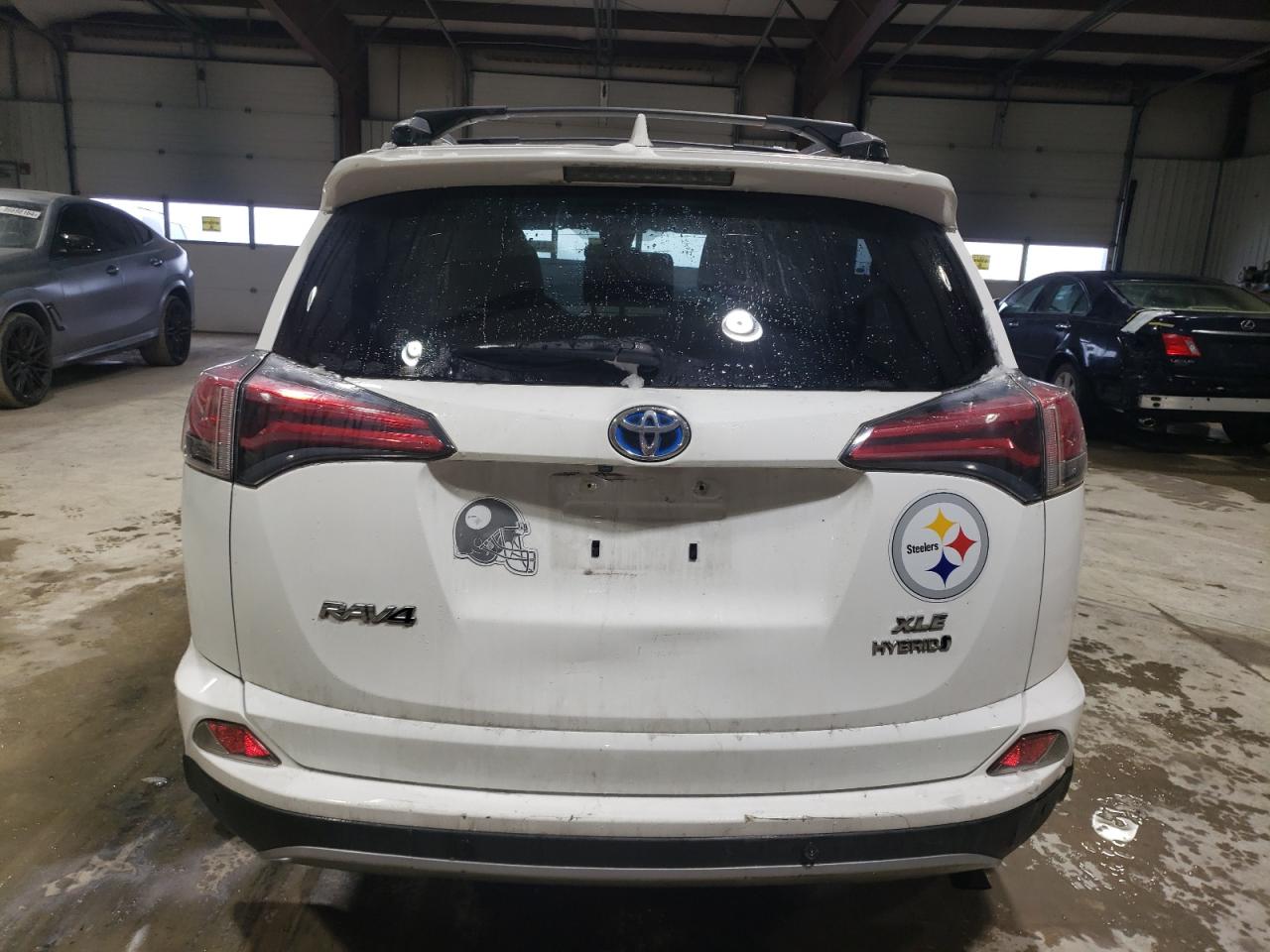 2017 Toyota RAV 4 - Image 6