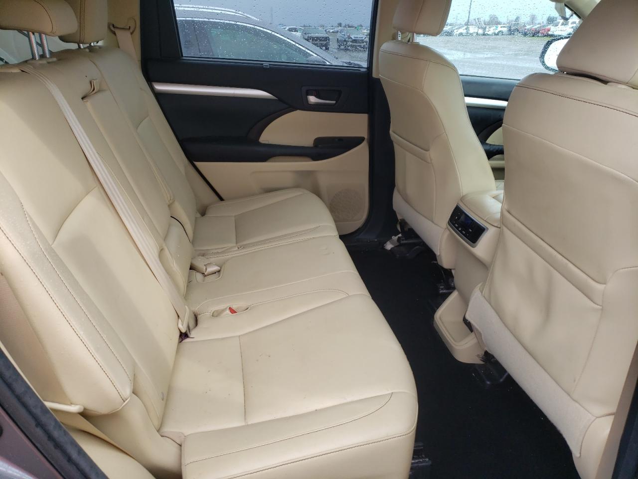2014 Toyota Highlander - Image 11