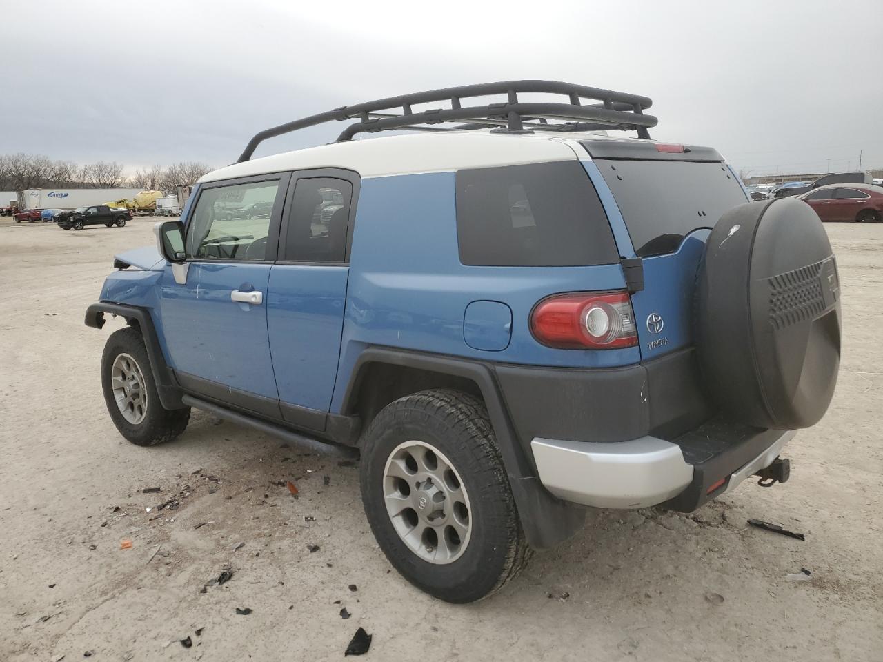 2013 Toyota FJ Cruiser - Image 2
