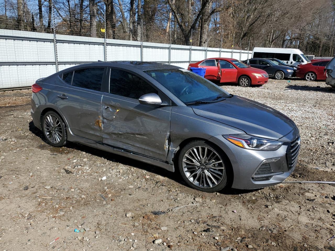 2017 Hyundai Elantra - Image 4