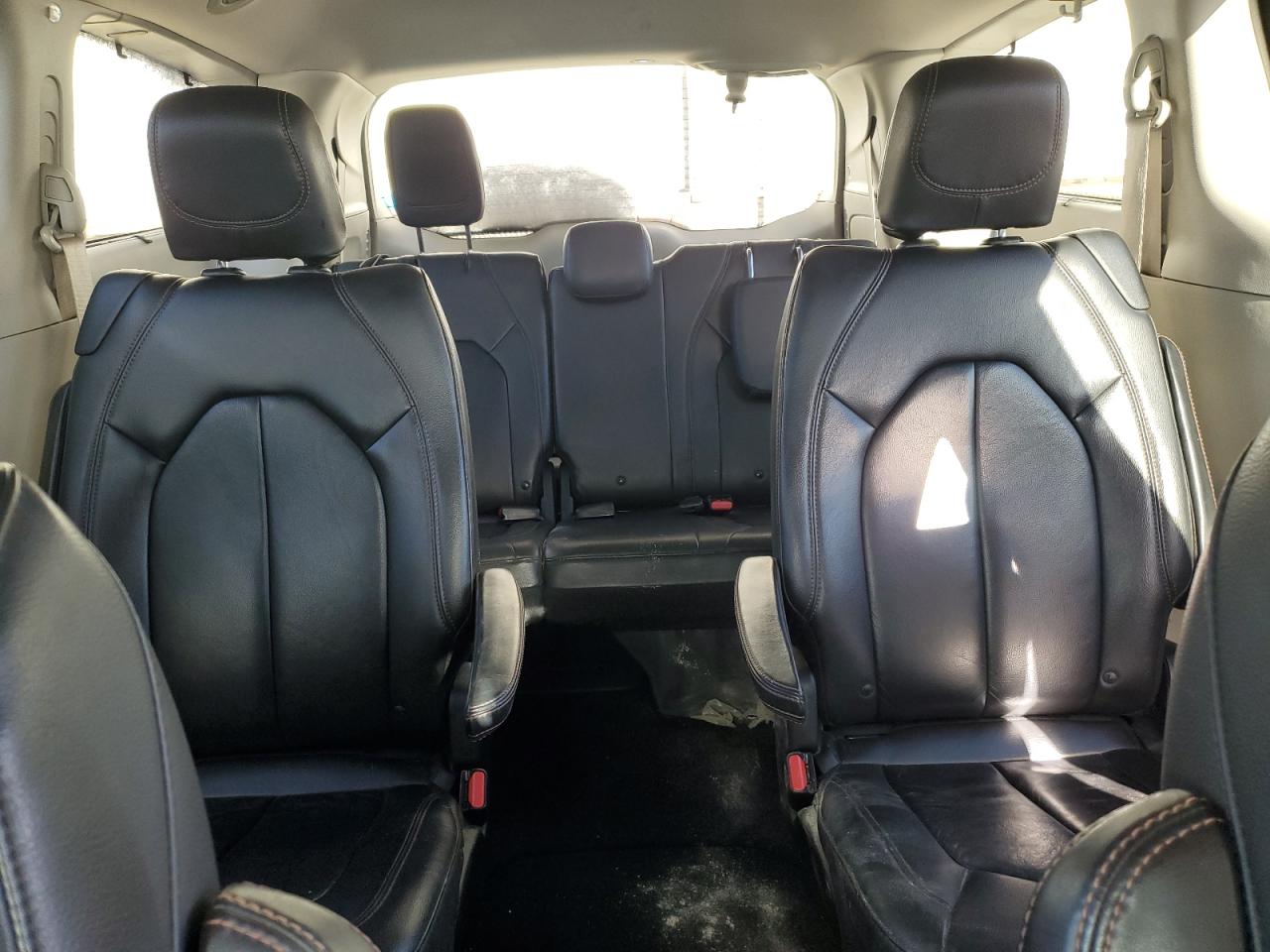 2017 Chrysler Pacifica - Image 10