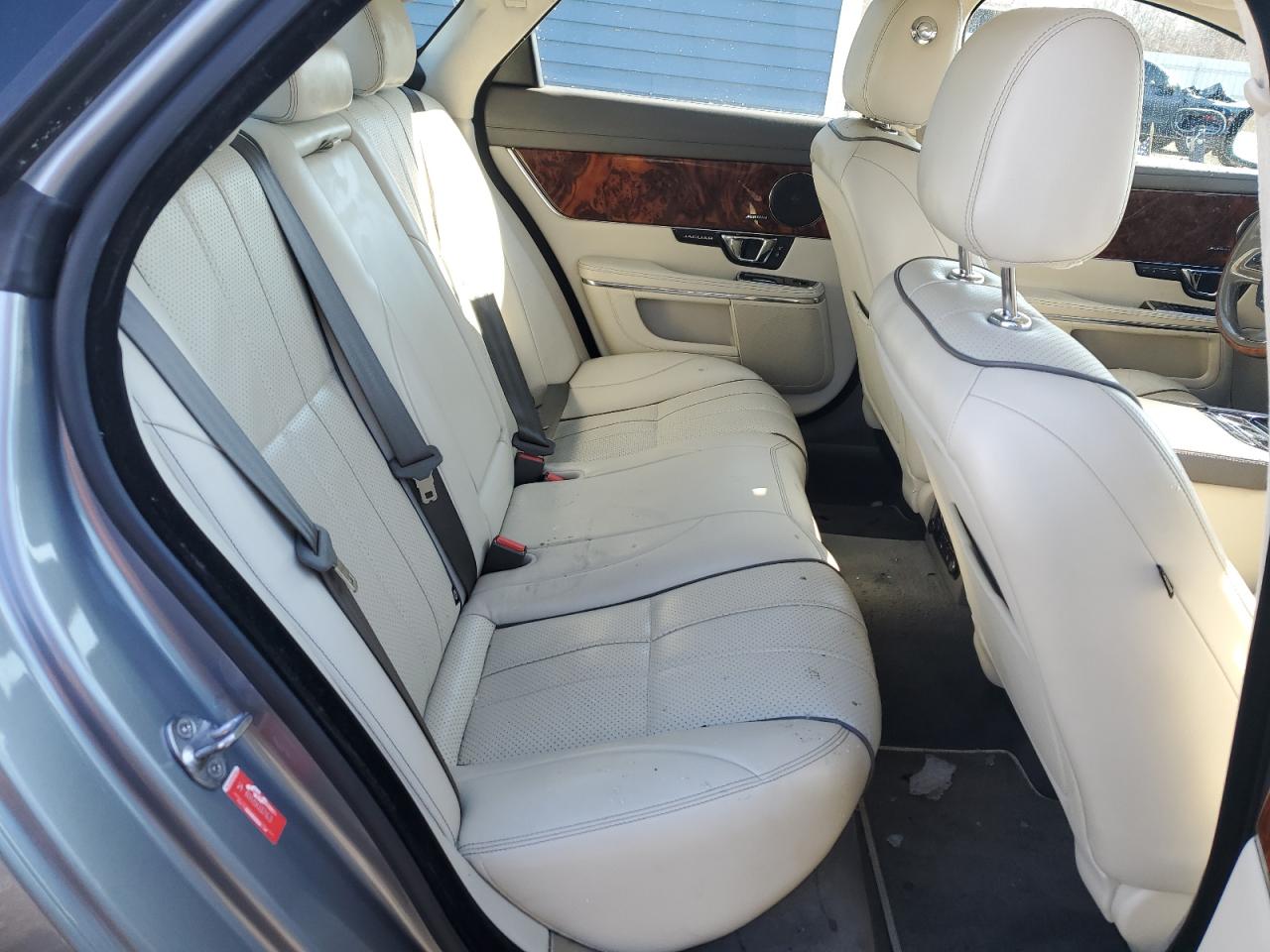2015 Jaguar XJ - Image 10