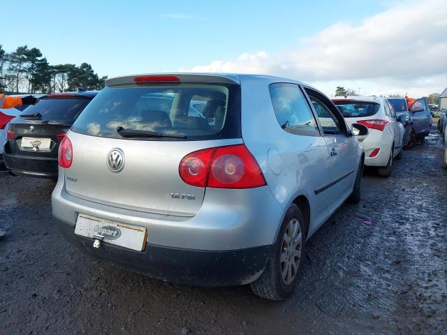 2004 VOLKSWAGEN GOLF FSI S